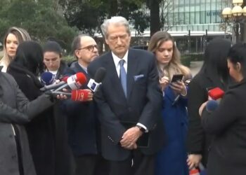 Ezani i ndërpreu deklaratën, Berisha tallet me hoxhallarët: Këta vejnë kasetën ndonjëherë…