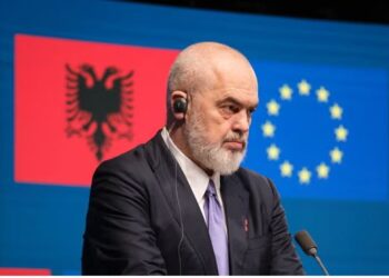 Shqipëria ndaloi Tik Tok pas vrasjes së të miturit me thikë, ja çfarë shkruan “The Guardian”