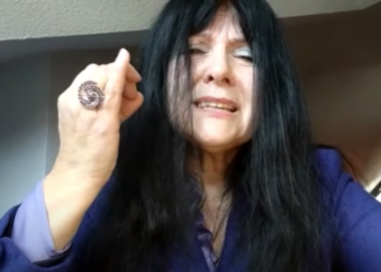 VIDEO / Rita Ndoci: Hynim në det me Minella Borovën dhe imitonim Enver dhe Nexhmije Hoxhën