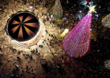 Atmosfera festive në Tiranë, “rrëmben” vëmendjen e medias prestigjoze “Reuters”