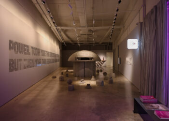 Një udhëtim që ngre pyetje për të ardhmen / “GOCAT” çel ekspozitën U.F.O nga Ardian Isufi