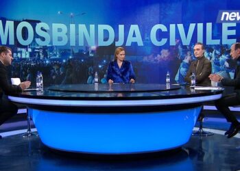 “Noka ju bën pis dhe juve”/ Deputetët e PD debat të ashpër me gazetarin: O çun nuk je në vete, qasje e dalë boje!