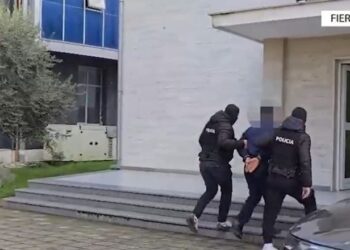 I akuzuar për shitje të lëndëve narkotike, pranga 61-vjeçarit në Fier, më herët u arrestua i biri