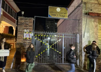 Vrasja e 14-vjeçarit Martin Cani, qytetarët sërish protestë para Ministrisë së Arsimit