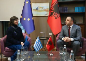 Fluksi për festat e fundvitit, ministri Hoxha takim me ambasadoren greke: Shtim të sporteleve në kufi, për të lehtësuar lëvizjen e qytetarëve