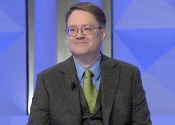 Ambasadori Abbott: Ka një rënie me 95% të shqiptarëve që shkojnë në Britani me gomone