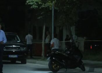 “Më doli papritur përpara”! Zbardhet dëshmia e 21-vjeçarit që aksidentoi efektivin e policisë