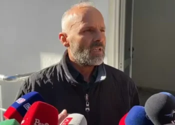 Flet babai i 14-vjeçarit që u kap me armë: Nuk është e djalit, e kanë gjetur në një ndërtesë