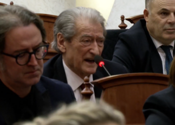 Debate në Parlament/ Quajti Manastirliun “hajdute”, Spiropali i heq fjalën Zhupës! Noka nuk heq dorë nga ‘trazirat’