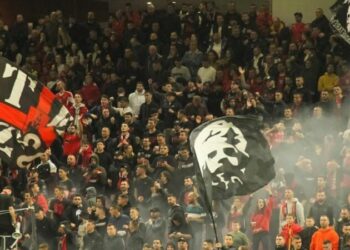 “Mora Fjalë” e ndaluar të këndohet në stadiume? TKZ: Askush nuk na imponon dot asgjë!