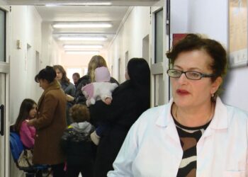 Meningjiti, shtohen kërkesat për vaksinim. Mjekët: Prindërit kërkojnë informacion