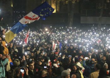 Protestat antiqeveritare në Gjeorgji, arrestohet një prej liderëve të opozitës mes tensioneve me policinë