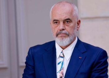 Shpërndahen 20 mijë libra në bibliotekat shkollore, Rama: Nuk ka dhuratë më të bukur