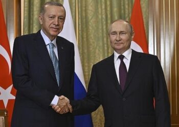 Bota po “zien” nga lufta/ Erdogan bisedë telefonike me Putinin, zbardhet diskutimi mes tyre
