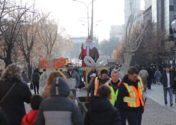 Atmosferë feste edhe në Prishtinë, koncerte në sheshe për të pritur Vitin e Ri