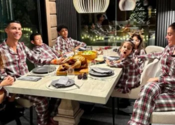 Pushimet magjike të Cristiano Ronaldos dhe Georgina Rodriguez/ Çifti shijon dritat e veriut në shtëpinë e Santa Claus
