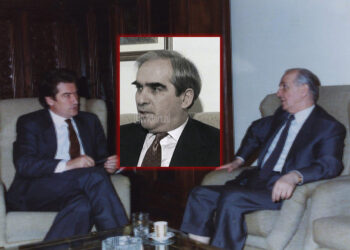 Një histori mes Skënder Gjinushit, Ramiz Alisë dhe Saliut në makinën e Xhelilit… –