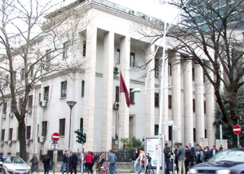 Thellohet konflikti/ Holta Zaçaj nuk pranoi të largohej, Gjykata e Lartë nis procedurat për zëvendësimin e saj