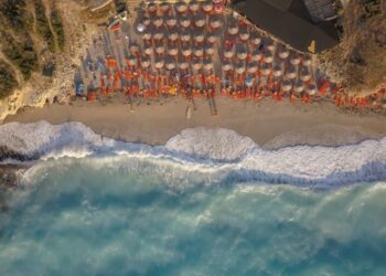 “Travel News”: Trendet e Udhëtimeve 2025: IA rekomandon Shqipërinë mes destinacioneve më të mira