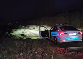 Detaje nga vdekja e 47-vjeçarit në Korçë, zbardhet dëshmia e gruas me të cilën ishte në makinë: I thashë të merrnim ambulancën, nuk pranoi!