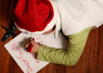 Prindërit e gënjyen për Babagjyshin, letra e vajzës 8-vjeçare bëhet virale në rrjetet sociale