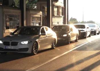 Festat e fundvitit/ Fluks i lartë në pikën kufitare të Morinës, 25 mijë hyrje-dalje në vetëm një ditë