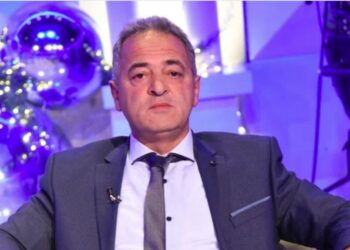 Mësuesi që ecën çdo ditë në këmbë për një nxënës të vetëm: Shpesh vesh dhe çizmet…