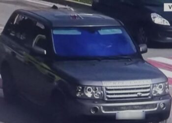Grabitën banesën e dy shtetaseve të huaja, arrestohen tre persona në Vlorë, njëri i dënuar për vrasje