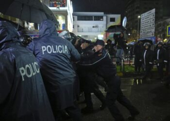 “Mosbindja” e opozitës, arrestohen 7 protestues. Procedohen penalisht edhe deputetë