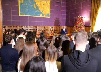 VIDEO / Rama pret në takim nxënësit ekselentë: Ju më frymëzoni, jeni heronj për mua!