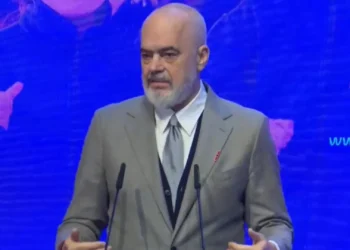 Rama ndan detaje për masat e reja në shkolla: Do ketë ferma, domaten nuk e nxjerr TikTok-u!