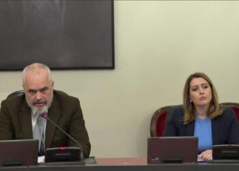 Siguria në shkolla, Rama mbështetje absolute Manastirliut: Transformim i sistemit arsimor njësoj si sistemi shëndetësor