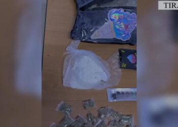 Trafikonin drogë me postë nga SHBA dhe Tajlanda, goditen 2 grupe kriminale, 3 të arrestuar