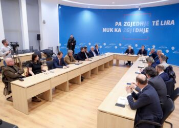 Berisha mbledh drejtuesit politikë, mesazh Ramës për gjobat: Mashtrim, t’ua kthejnë paratë dhe atyre që i kanë paguar!