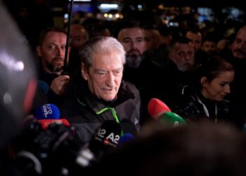 Skenar si në Siri? Berisha rikthen gjuhën e dhunës: Diktaturat përmbysen me armë, ose…
