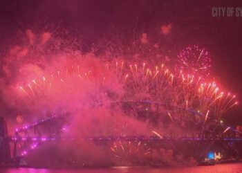 Gëzuar Vitin e Ri Australi! Qielli “pushtohet” nga spektakli i fishekzjarreve