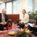Presionet e Metës dhe Berishës, e dërguara e SHBA i jep mbështetje GJKKO-së: Mos toleroni asnjë të korruptuar!
