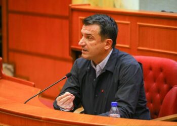 “Nga 1 janari çdo pensionist i Tiranës udhëton me abone të përgjithshme falas”; Veliaj: Aplikoni në njësitë përkatëse