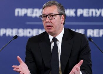 “Nuk arratisem si Assadi”, Vuçiç për protestat masive në Serbi: Shërbimet e huaja duan të më rrëzojnë, por…