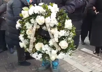 “I paharruar kujtimi i tij”, Meta dërgon nga burgu kurorën me lule në ceremoninë mortore të Kryepeshkopit