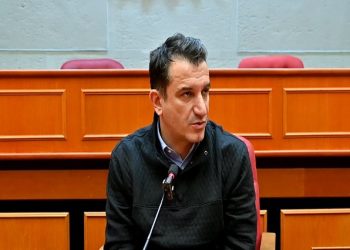 Veliaj me ekselentët e gjimnazit “Qemal Stafa”: Kush mëson dhe punon fort ecën vetëm përpara