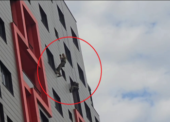 Vajza e ngujuar në “Astir” nuk hapte derën, momenti kur efektivi i RENEA-s futet nga ballkoni