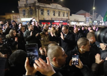 Studentët në protesta masive, Vuçiç themelon “Lëvizjen për popullin dhe shtetin”