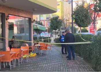 Gjendet pa shenja jete një person në Fier, policia rrethon zonën