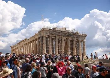 Europa e shqetësuar nga turizmi masiv, Greqia miraton rregulloren e re për të “përzënë” vizitorët e tepërt!