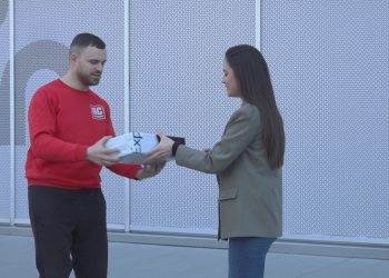 Më shumë blerje nga Kina, shqiptarët kryen mbi 19.4 milionë porosi me posta në 9 muaj