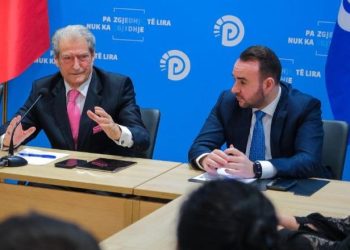 Berisha “harron” zgjedhjet, mbledh të deleguarit e PD për Tiranën dhe u flet për Trumpin