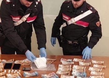 Kokainë dhe mijëra euro në banesë, kapet mat 23-vjeçari shqiptar nga policia italiane