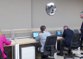 Vota e diasporës/ Fleta e votimit u shkon në 2 zarfe! Shifrat e regjistrimit, ‘miratohen’ rreth 55 mijë emigrantë