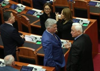 FOTOLAJM / Flamur, çfarë u bë me revolucionin dhe qeverinë teknike?
